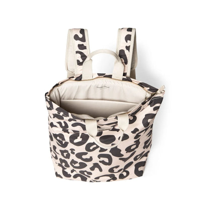 Leopardenmuster Rucksack mit offenem Oberteil und heller Innenseite von Holy Cow