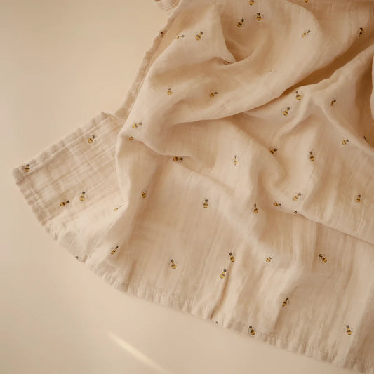 Beige Stoff mit Bienenmuster für Mulltuch Bees