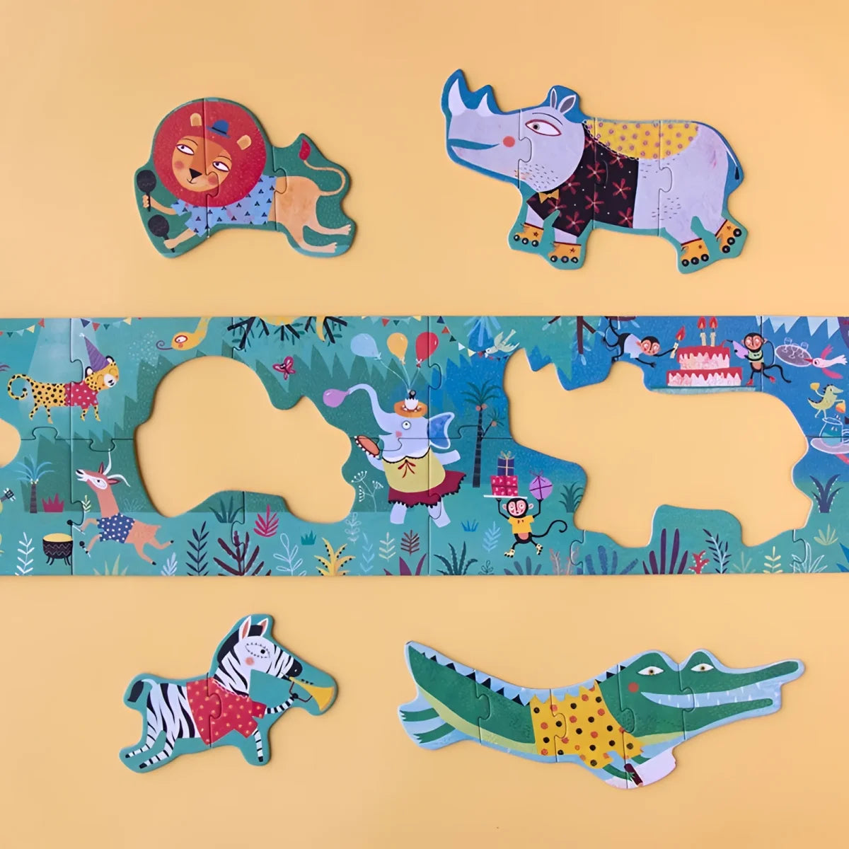 Bunte Tierpuzzle-Teile mit Cartoon-Löwen, Nashörnern, Zebras und Krokodilen im My Jungle Puzzle
