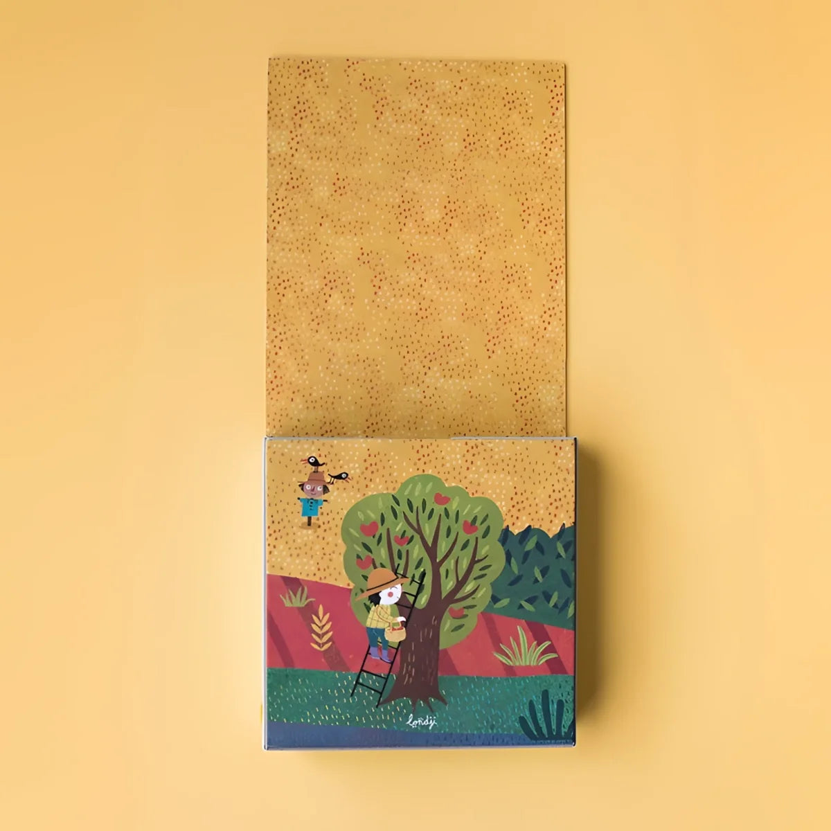 Zauberhaftes My Little Farm Pocket Puzzle mit Kind am Apfelbaum