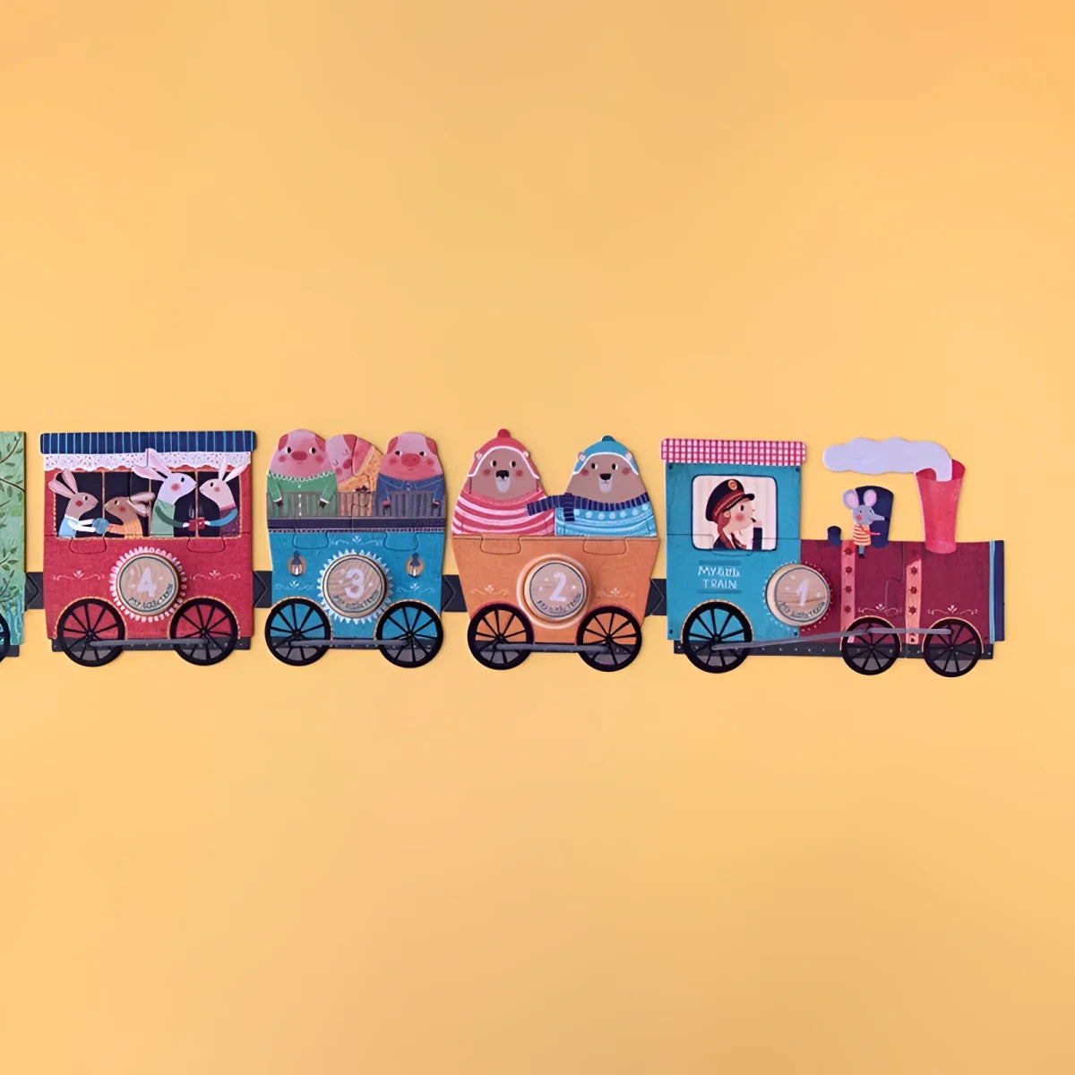 Bunt gestaltete Spielzeugzug mit dekorierten Waggons in einer Linie für My Little Train Puzzle