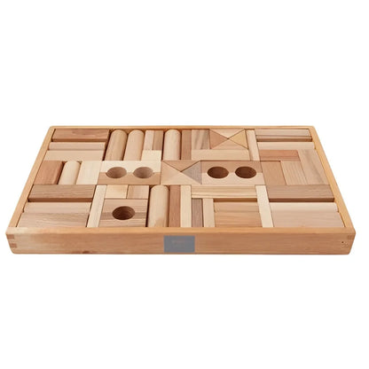 Natürliche Holzbausteine in verschiedenen Formen und Grössen im passenden Holztablett, 54 Stk.