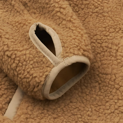 Nolan Fleecejacke in golden caramel oat mix mit weichem, texturiertem Fell und hellbeigem Saum