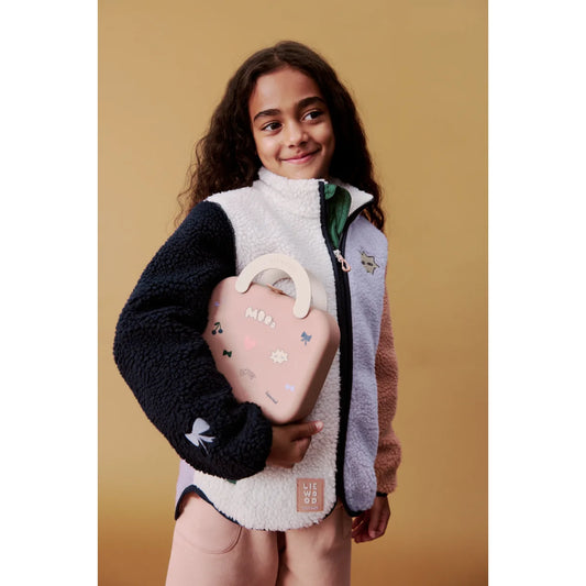 Rosa kindershoppingtasche aus fleece mit weißem griff und bunten stickeraufklebern zur mood multi mix jacke