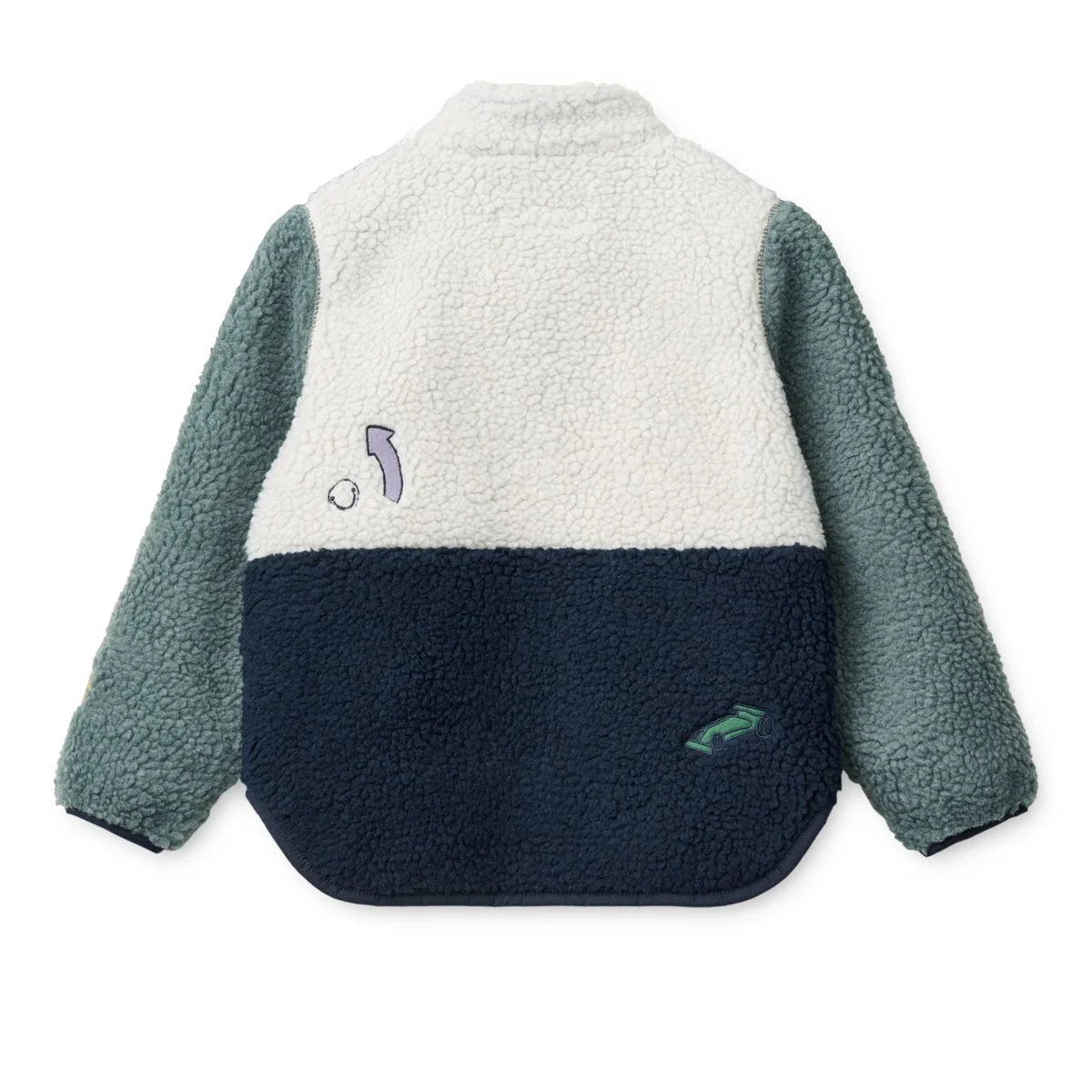 Nolan fleecejacke in drei farben aus cozy sherpa mit creme oben, teal ärmeln und verspielten stickereien