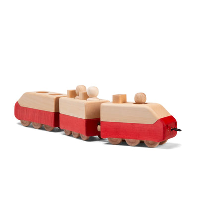 Roter ÖFFI Dreiteiliger Holzzug mit Passagieren und Gepäck