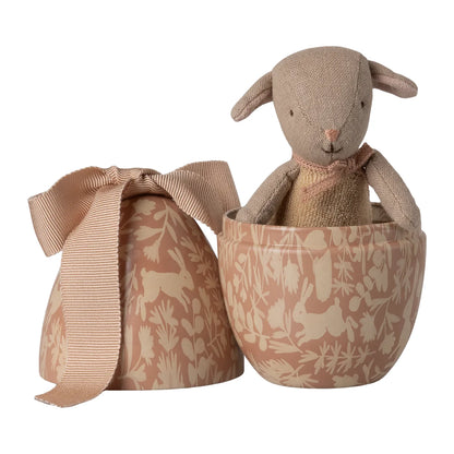 Kleines Osterei mit Mikro-Lamm in Pastellrosa Powder