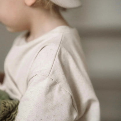 Kinderbeiges Baumwollshirt in Übergrößen, perfekt für bequemen Style