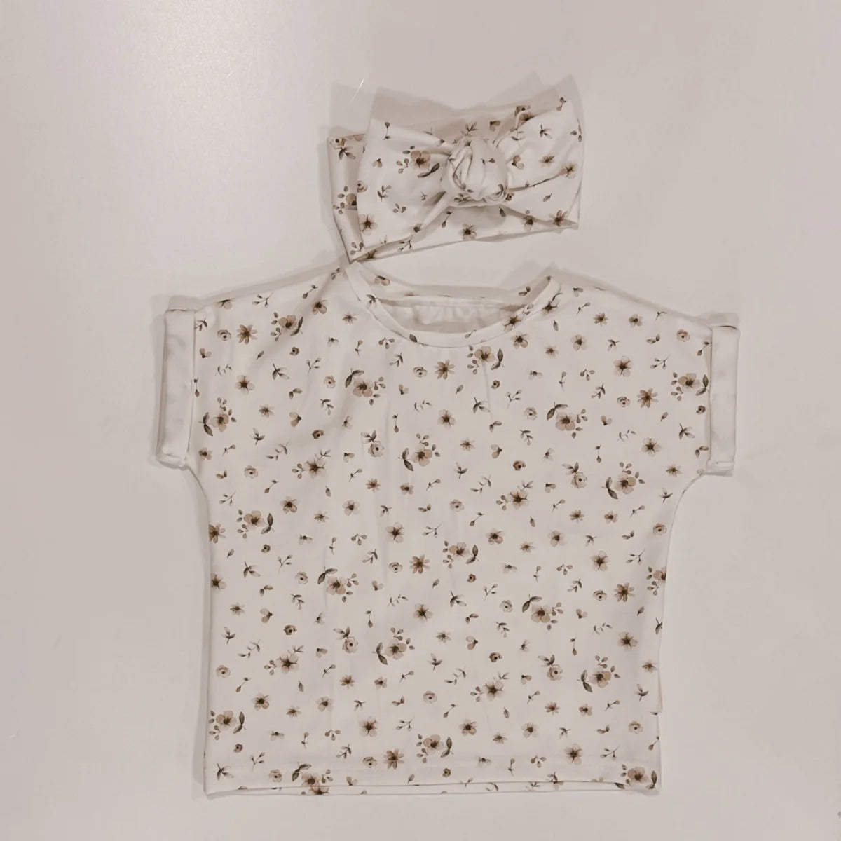 Blumenprint Babyshirt und Haarband Set im Oversized Shirt Flower Meadow Design