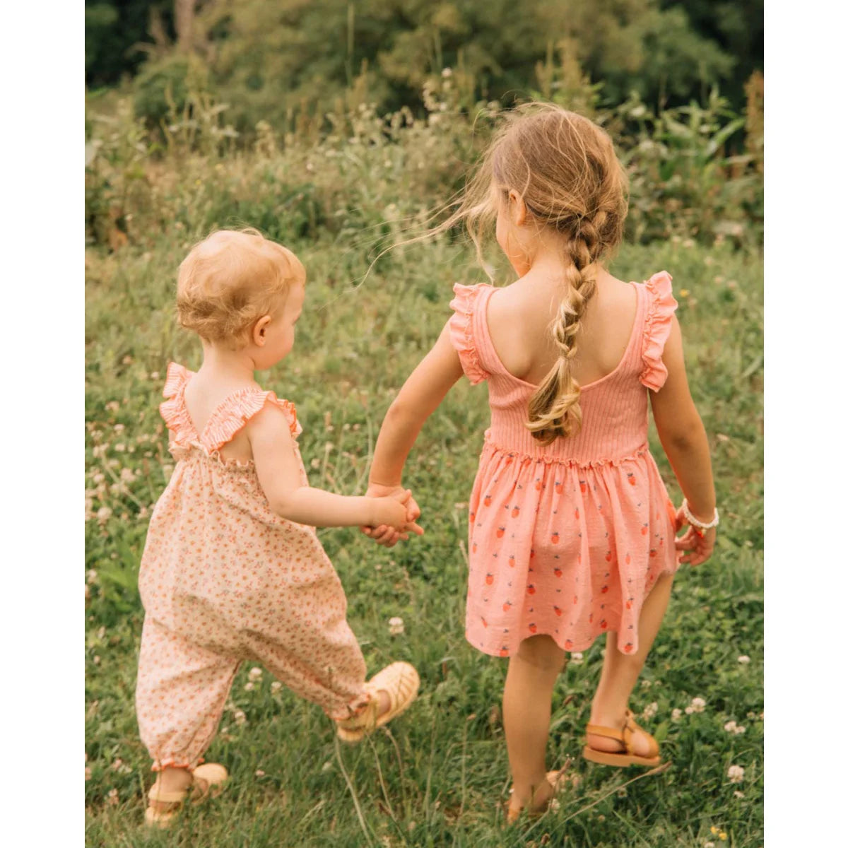 Rosa Blumen-Romper Picnic Jumpsuit Coral mit Rüschen und Bund