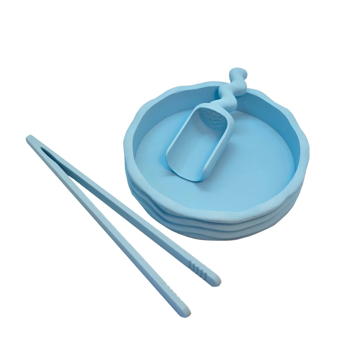Lightblaue silikon-kaffeeschaufel und zange mit passendem tablett für ökologische baby- & kinderprodukte