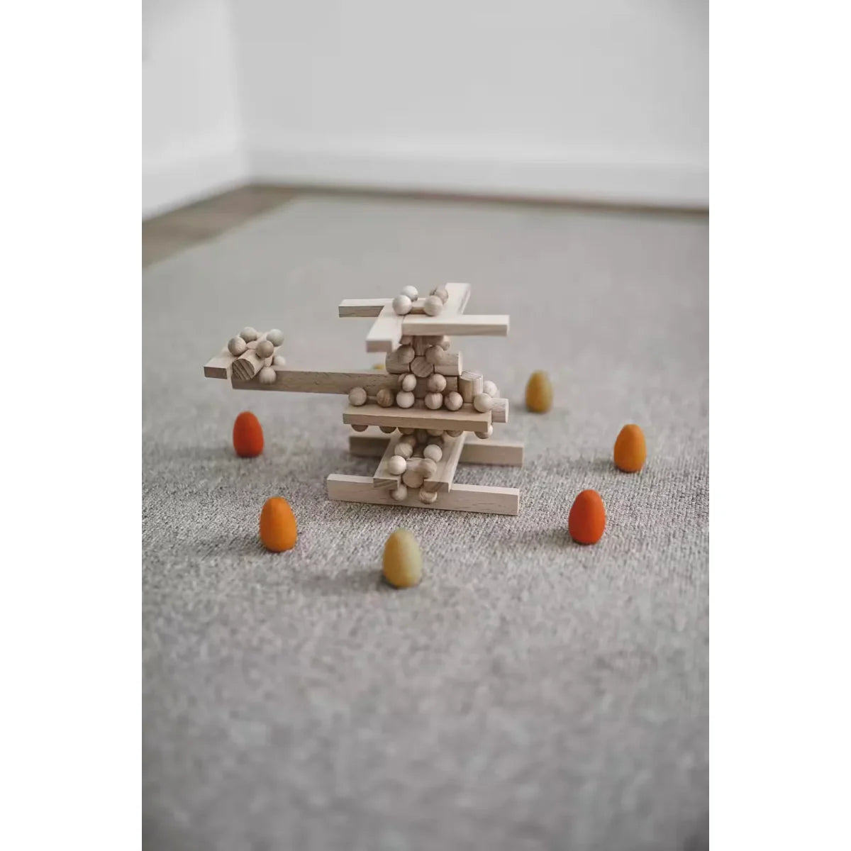 Lichtes Holzspielzeug-Hubschrauber aus Brixis und Twister-Bausteinen