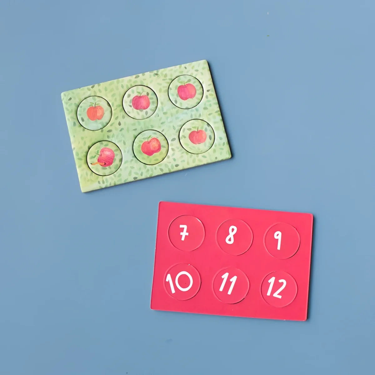 Grüne und rote Pommier Tiny Puzzle Karten mit Apfel- und Zahlen-Ausschnitten