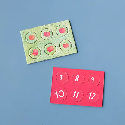 Grüne und rote Pommier Tiny Puzzle Karten mit Apfel- und Zahlen-Ausschnitten