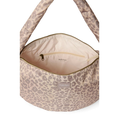 Noos puffy cross body bag braun Leopardmuster mit seitlichen Fächern