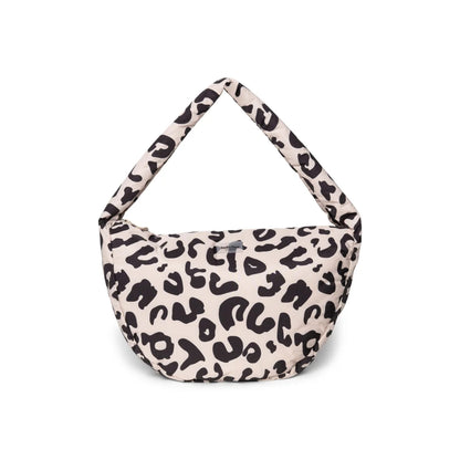 Cremefarbene gesteppte Puffy Cross Body Bag Holy Cow mit markantem schwarzem Leopardenmuster
