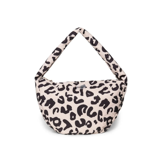 Cremefarbene gesteppte Puffy Cross Body Bag Holy Cow mit markantem schwarzem Leopardenmuster