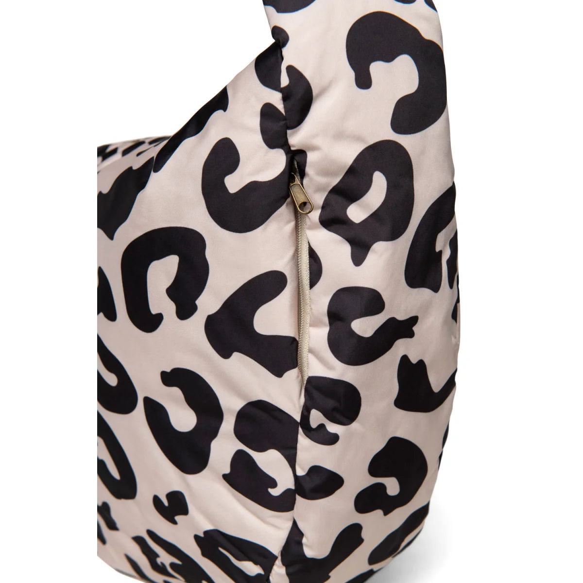 Puffy cross body bag holy cow mit beige schwarzem leopard muster und silbernem reissverschluss ideal für ökologische baby
