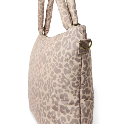 Puffy Mom Windelrucksack beige Leopard-Muster Rückseite