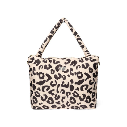 Cremefarbene Handtasche mit schwarzem Leopardenmuster, Puffy Mom Wickeltasche