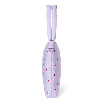Lavendelfarbene Puffy Mom Windeltasche Lila Hearts mit roten Herzen