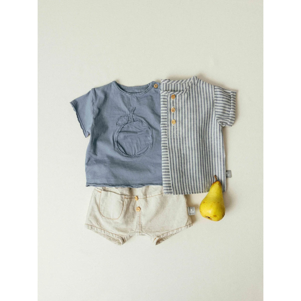 Weiches blaues Shirt mit Birnenstich und Pull-up-Shorts funktionale Taschen