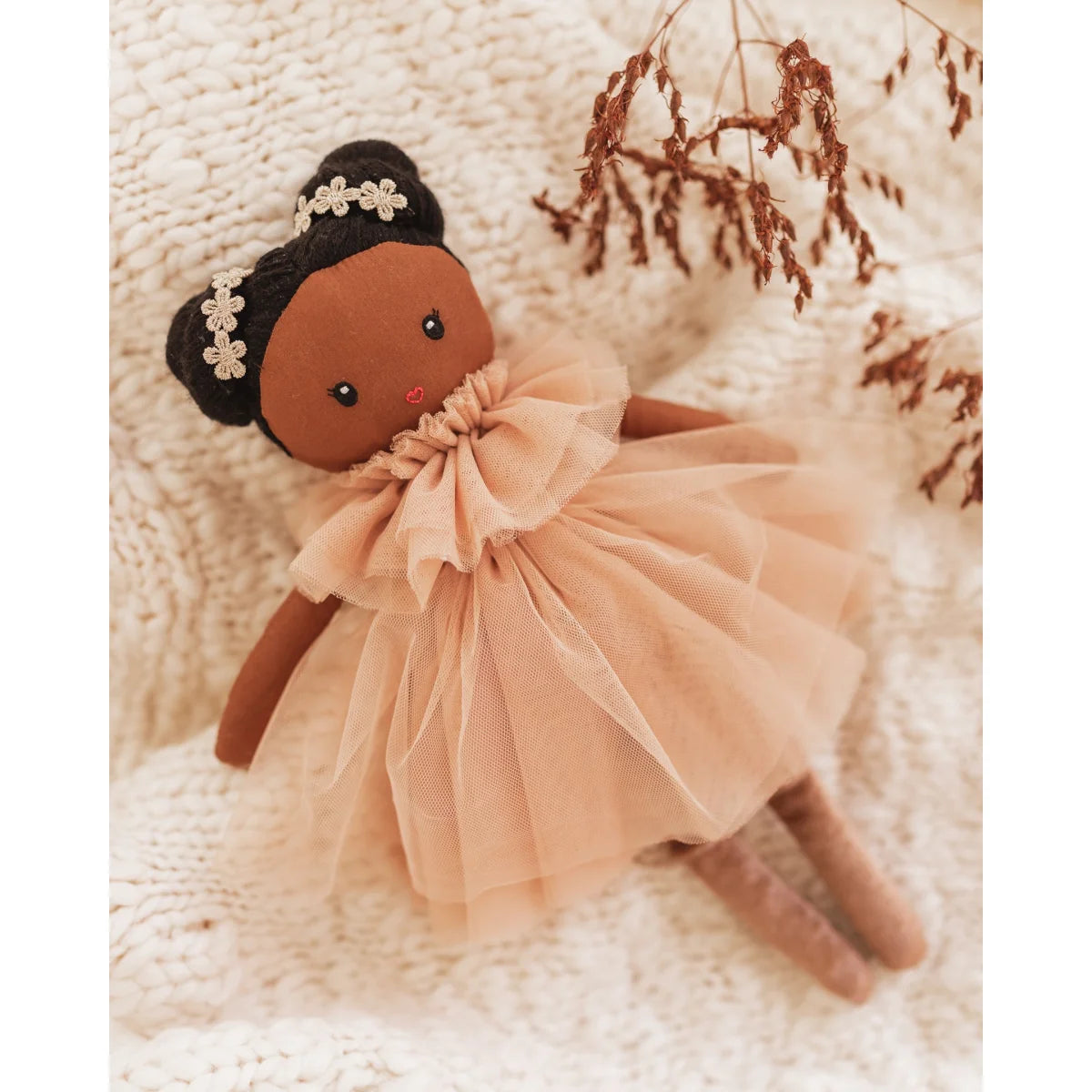 Handgefertigte Puppen von Puppe Dollies, dunkle Haut, peachfarbener Tüllrock