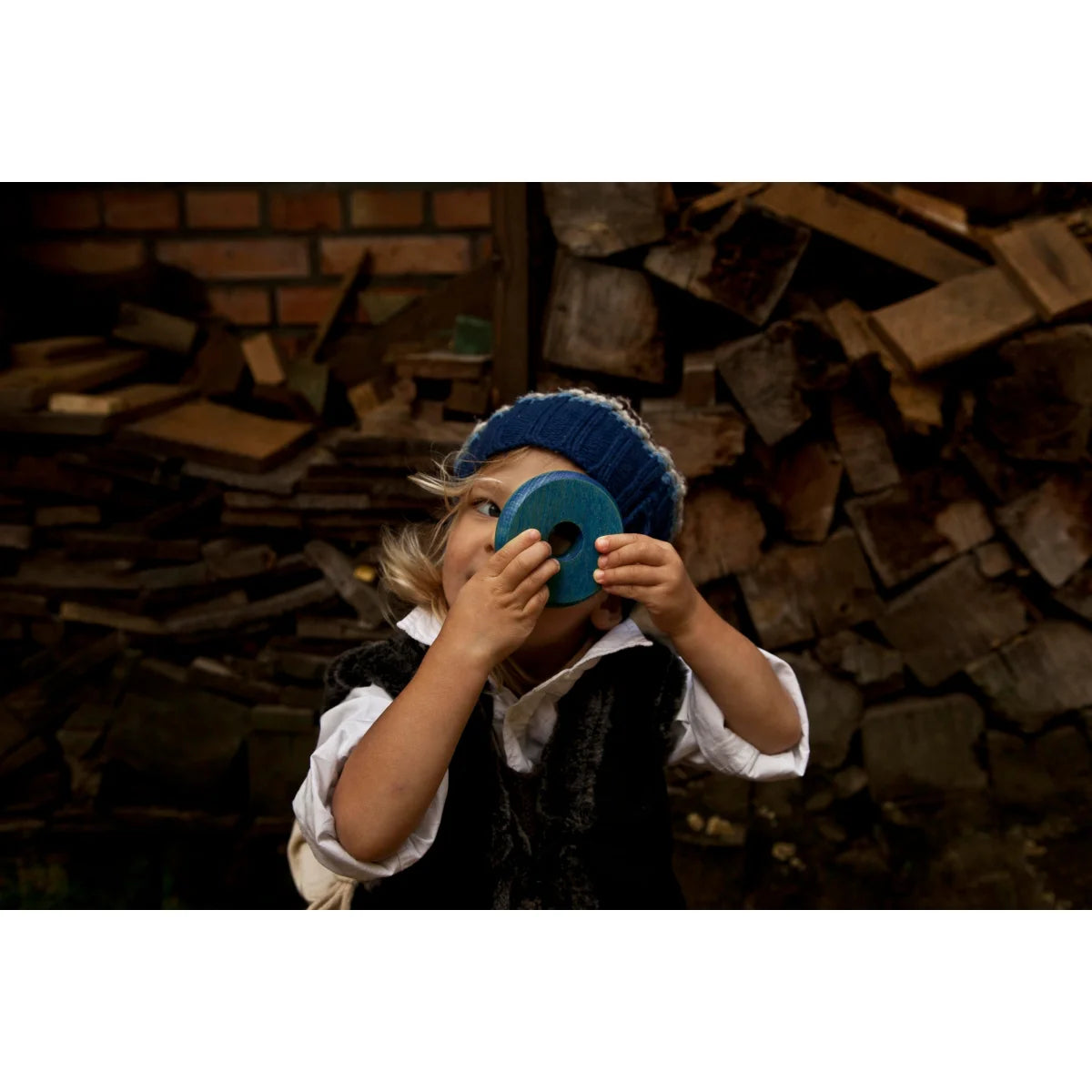 Blauer runder holzspielzeugring aus der rainbow round pyramid für ökologische baby- & kinderprodukte