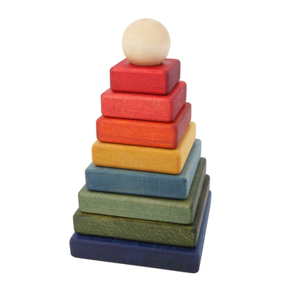 Rainbow Square Pyramid: Holzstapelturm in Regenbogenfarben mit Kugelspitze
