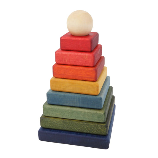 Rainbow Square Pyramid: Holzstapelturm in Regenbogenfarben mit Kugelspitze
