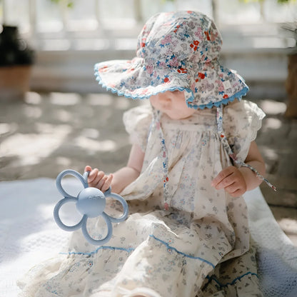 Hellblaues silikon blumenförmiges beissspielzeug rassel daisy für babys zum zahnen