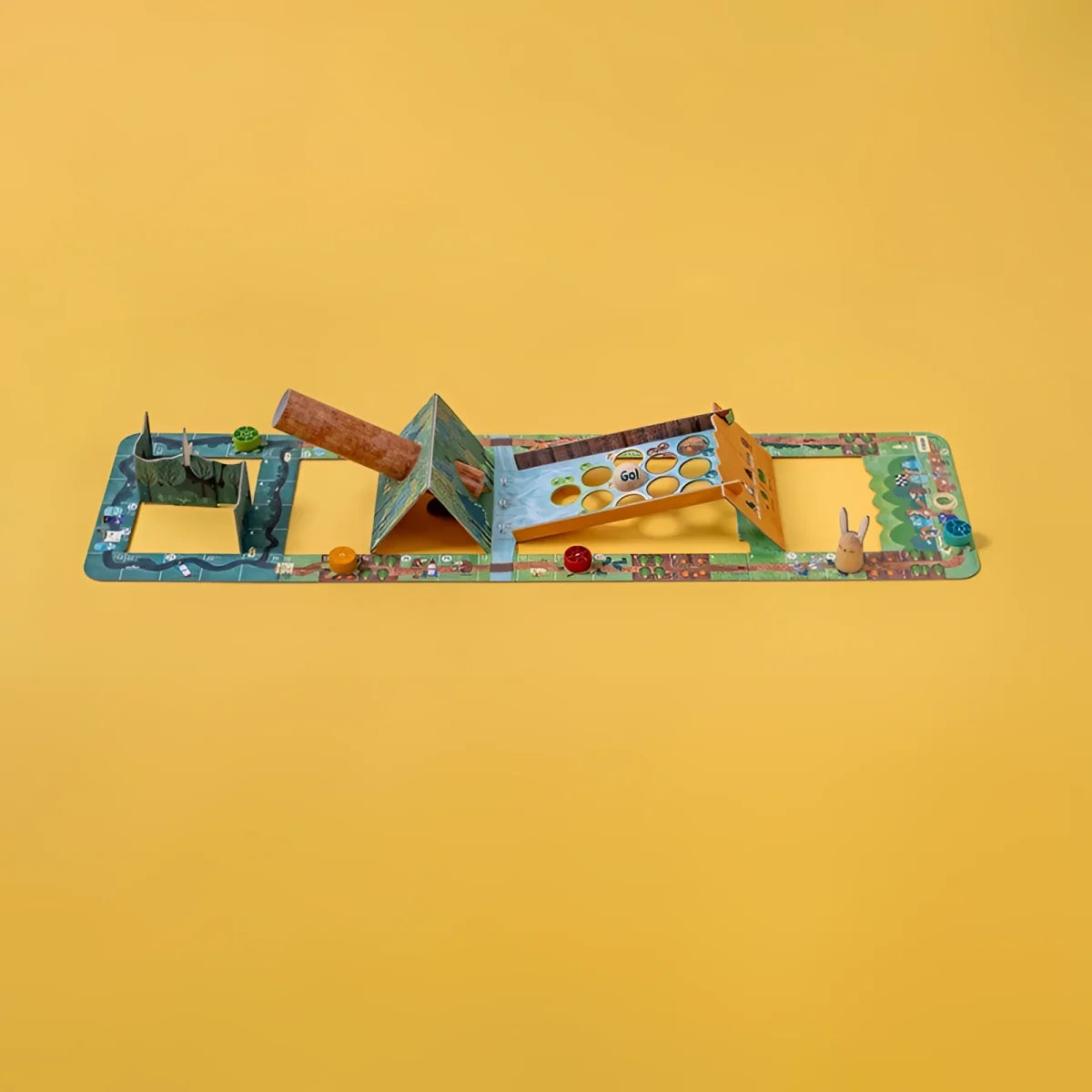 Buntes Pappaufstellspiel Ready Steady Go mit Waldstrecke und Miniaturen