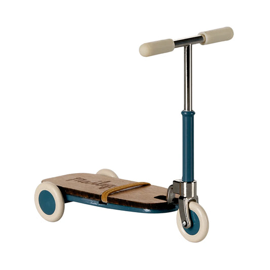 Roller Maus Blau: petrolfarbener Holzroller mit silbernem Rahmen