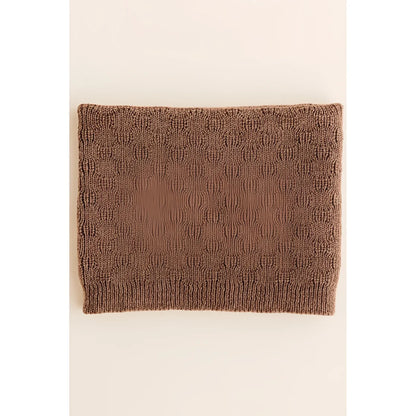 Brauner gestrickter Halswärmer mit strukturiertem Muster im Schal Gigi | Mocha