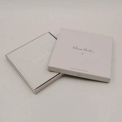 Minimalistisches weißes Geschenkschachtel mit Kleines Wunder und Herz für Schwangerschaftstagebuch