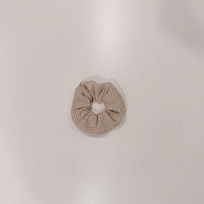 Beige gestreifter Scrunchie aus der Scrunchie-Kollektion für stilvolle Frisuren