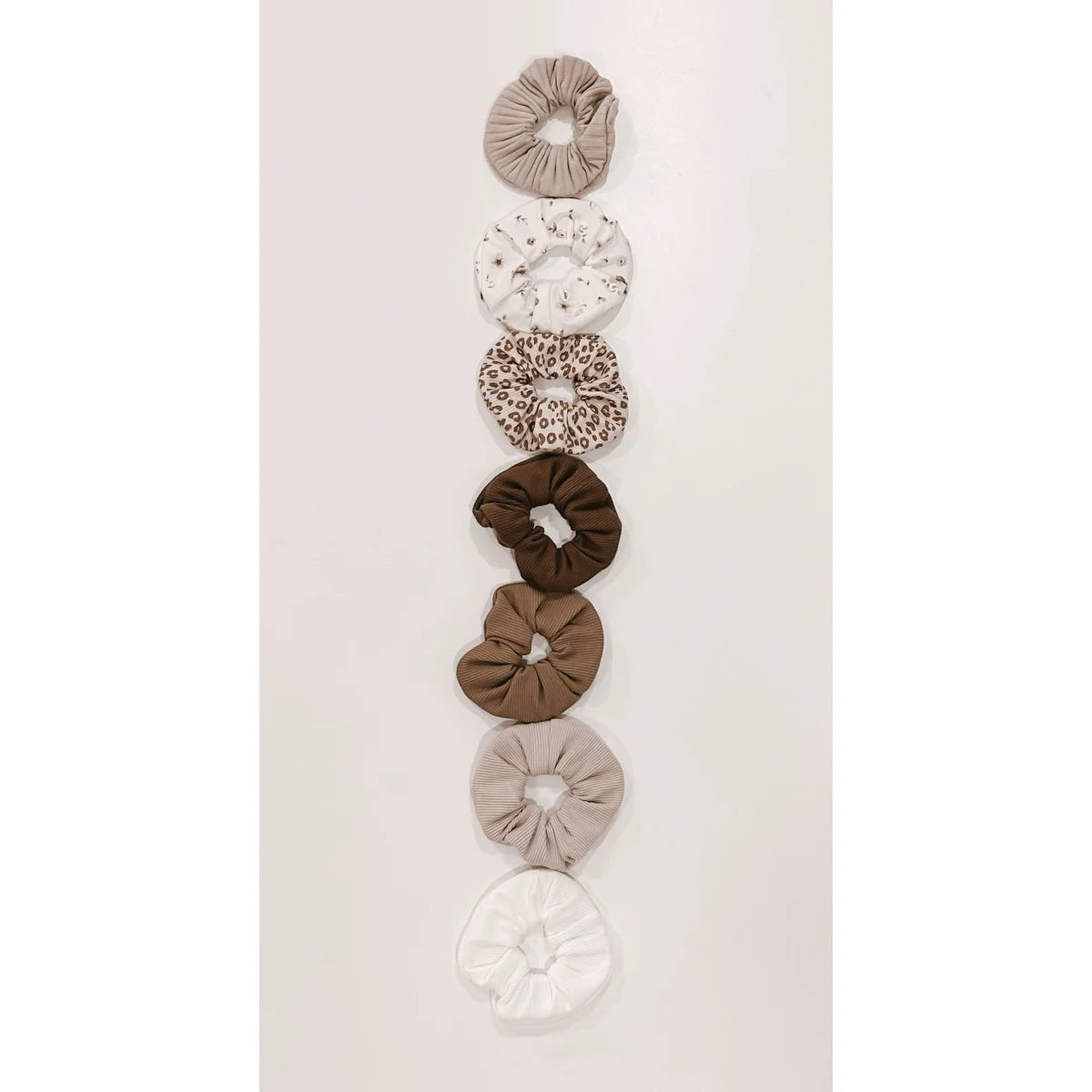 Bunte Stoffscrunchies aus der Scrunchie Kollektion in verschiedenen Designs