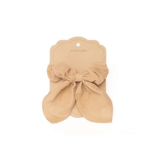 Beige Stoffhaarbogen mit gerafftem Material und zentralem Knoten für Scrunchies Taupe