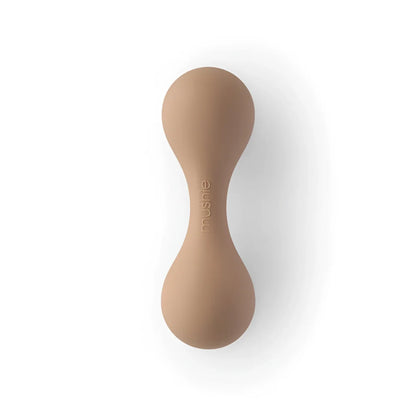 Beige Silikon Baby Rassel in Hantelform, ergonomisch und glatt