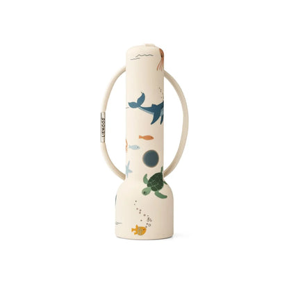LIEWOOD Silikontaschenlampe Gry mit Print in Sea creature Sandy