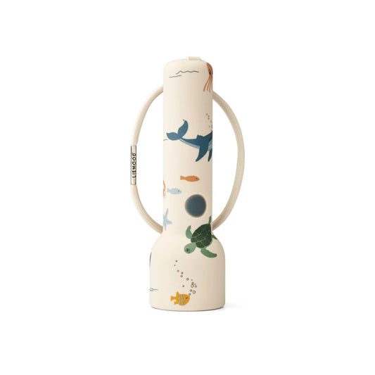 LIEWOOD Silikontaschenlampe Gry mit Print in Sea creature Sandy