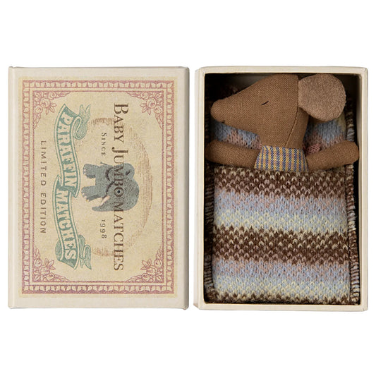 Gestopftes Spielzeugmaus in Strickpullover in dekorativer Schachtel, Rose