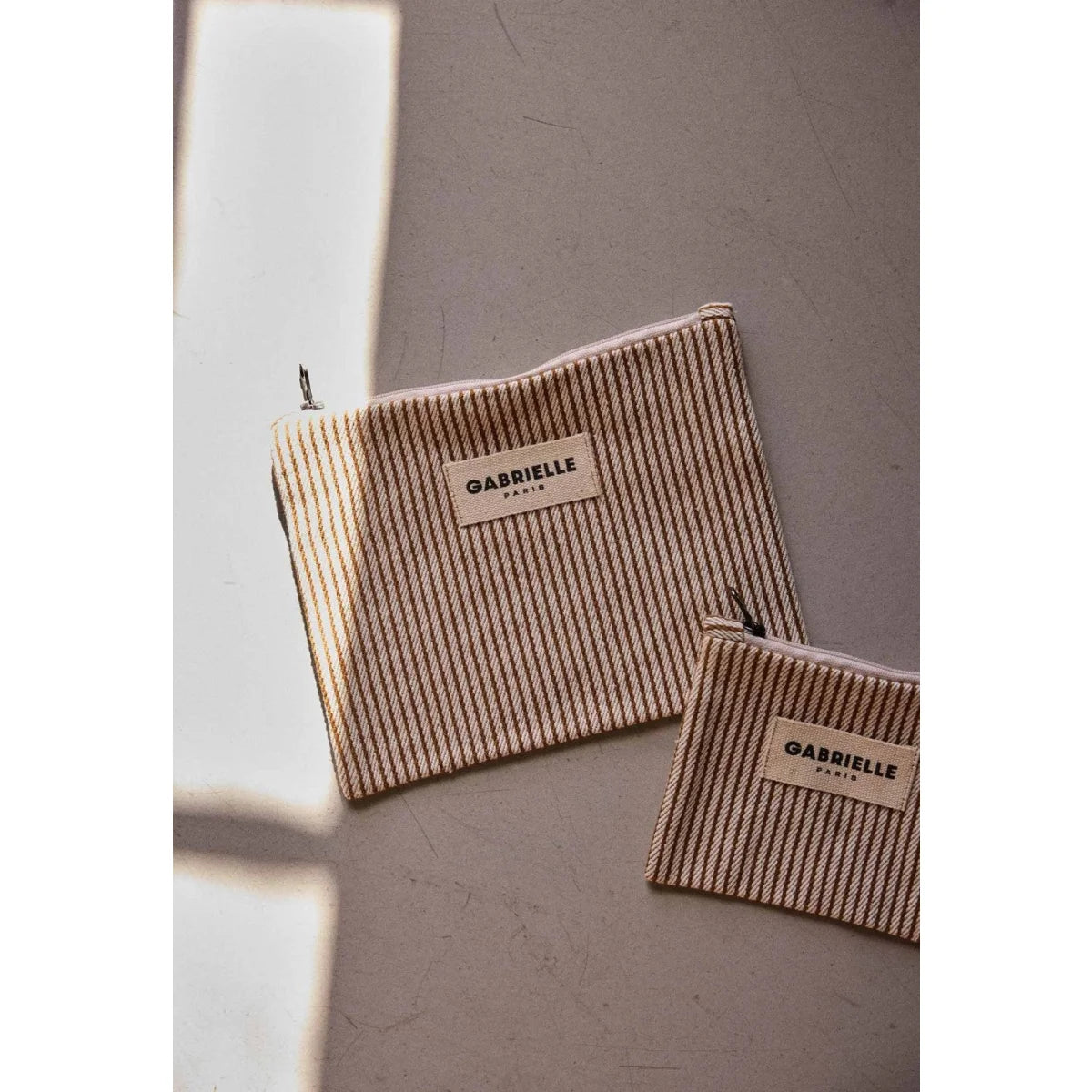 Small Pouch Argile Stripes: beige-braun gestreift mit Gabrielle Paris Etikett