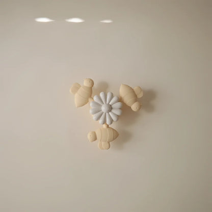 Set aus drei pastellfarbenen keramikknöpfen mit bienen- und blumendesign für spielzeug saugnapf-spinner bee