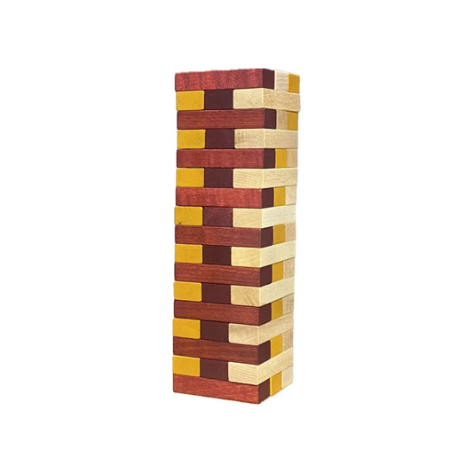 Stacking Tower Warm: bunter hölzerner Jenga-Turm mit roten, gelben und Naturholzblöcken