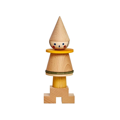 Stapelspielzeug Stick Fig No. 01 aus Holz mit Kegelhut in Gelb und Grün