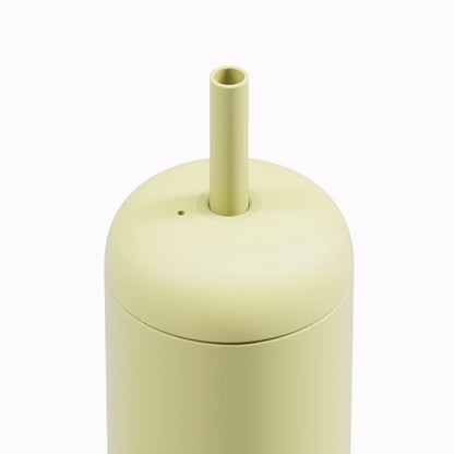 Hellgrüner isolierter Trinkbecher mit Trinkhalm, 500 ml, Straw Tumbler