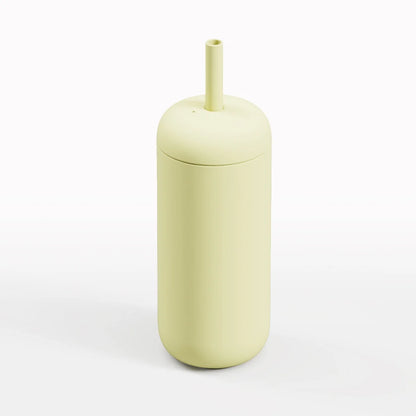 Hellgrüner Silikon-Trinkbecher mit Trinkhalm für den Straw Tumbler 500 ml