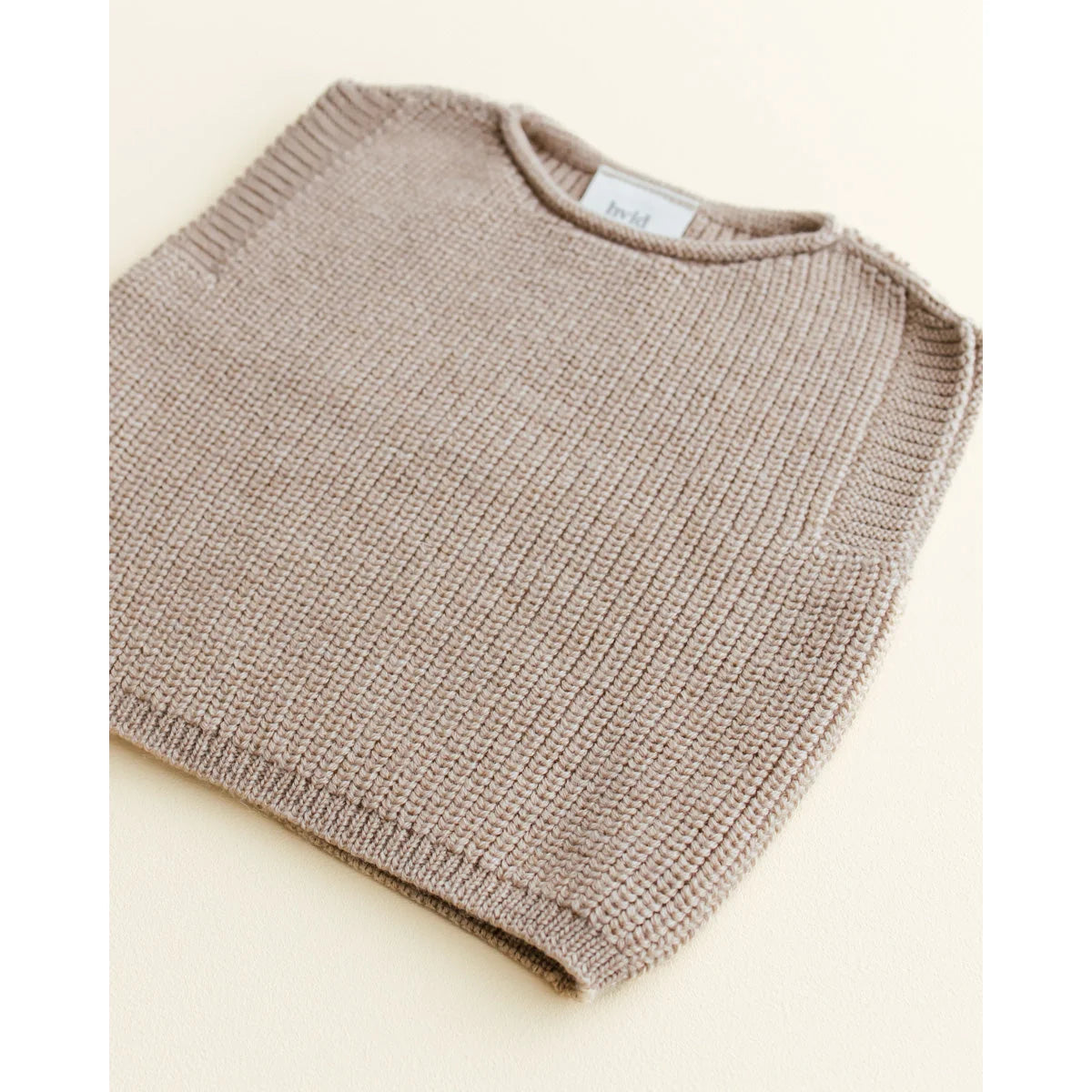 Beige gestrickter ärmelloser Pullover für das Produkt Strickpullunder Vest Harvey in Sand