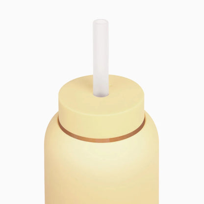 Gelbe Wasserflasche mit Stroh und Deckel vom Day Bottle Produkt